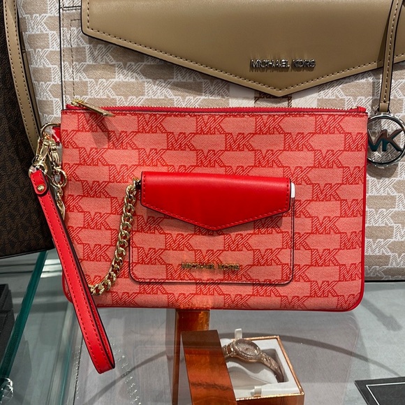 MICHAEL KORS JET SET ITEM LG 2 in 1 CARD CASE & WRISTLET
Dark Sangria
NWT - Picture 13 of 16